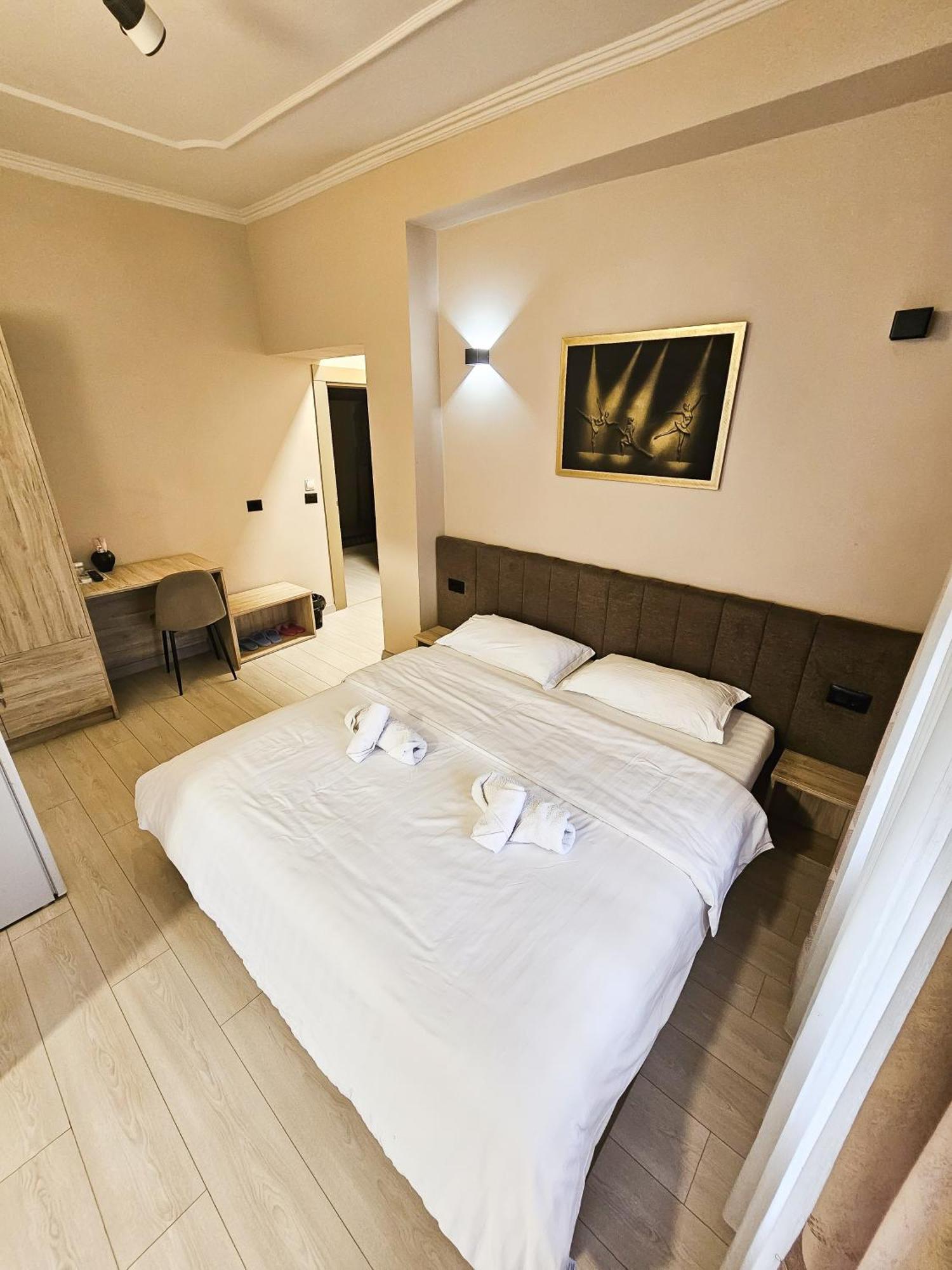 Sunflower Junior Suite Tirana Exterior photo